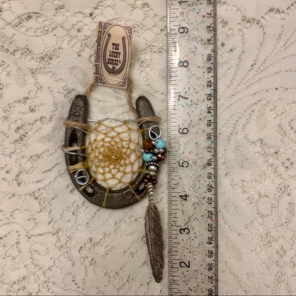 The Lucky Horse Shiloh Horse Rescue Beaded Feather Horseshoe Dreamcatcher Decor - Picture 6 of 9